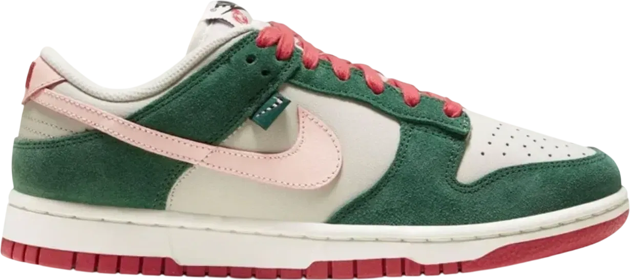 Nike Dunk Low SE All Petals United