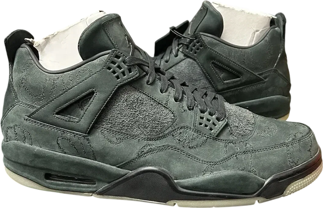 Jordan 4 Retro x KAWS Black Cat Air